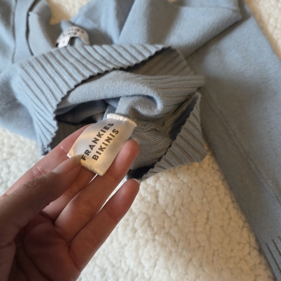 Frankies Bikinis blue long sleeve cloud knit crop top with button detail - Picture 3 of 5